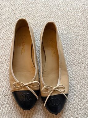 CHANEL Beige and Black Leather Cap-Toe Ballet Flats